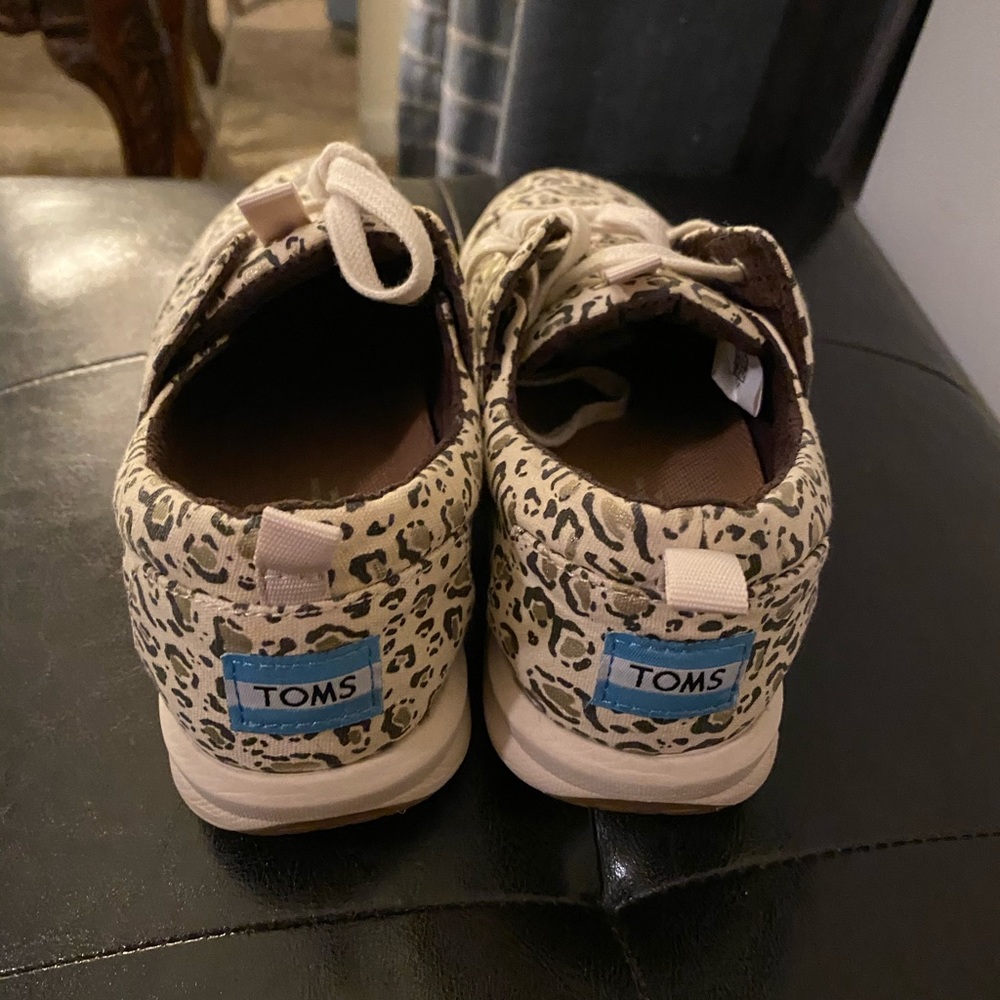 Toms